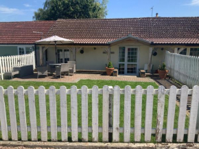 woodpecker cottage at frog trotters cottages